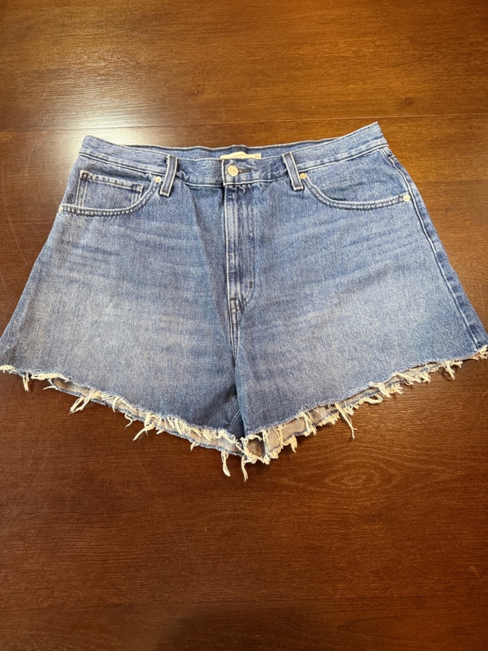 NWOT Levi's Mom Denim Shorts 32 14 High Rise Frayed 90s 3” Inseam